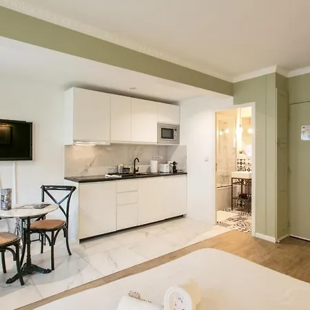 Апартаменты Charming Near Tour Eiffel Invalides Beaugrenelle